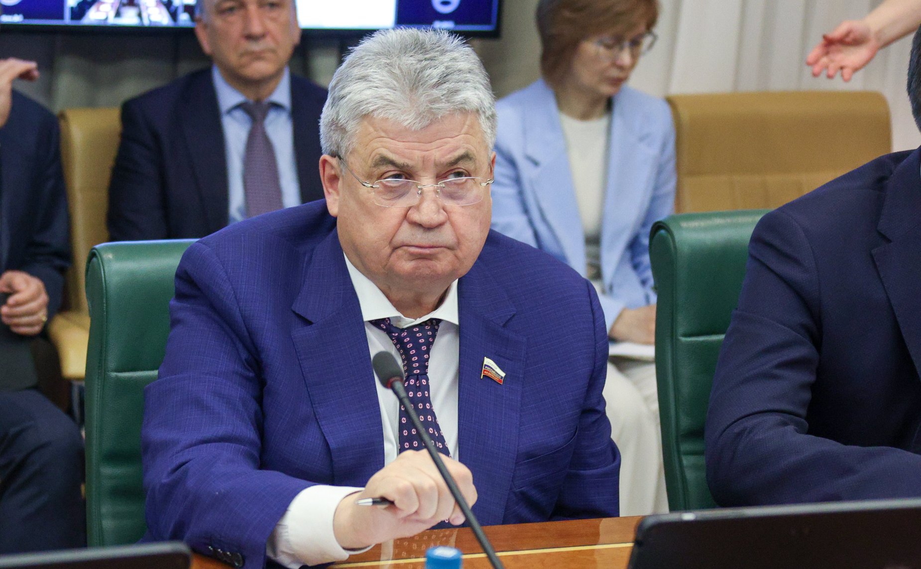 Геннадий Емельянов