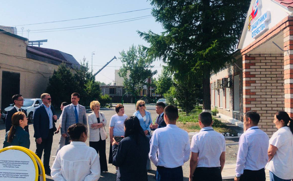 Комитет СФ по социальной политике провел в Республике Тыва выездное совещание с участием главы региона Владислава Ховалыга, представителей федеральных и региональных органов исполнительной власти