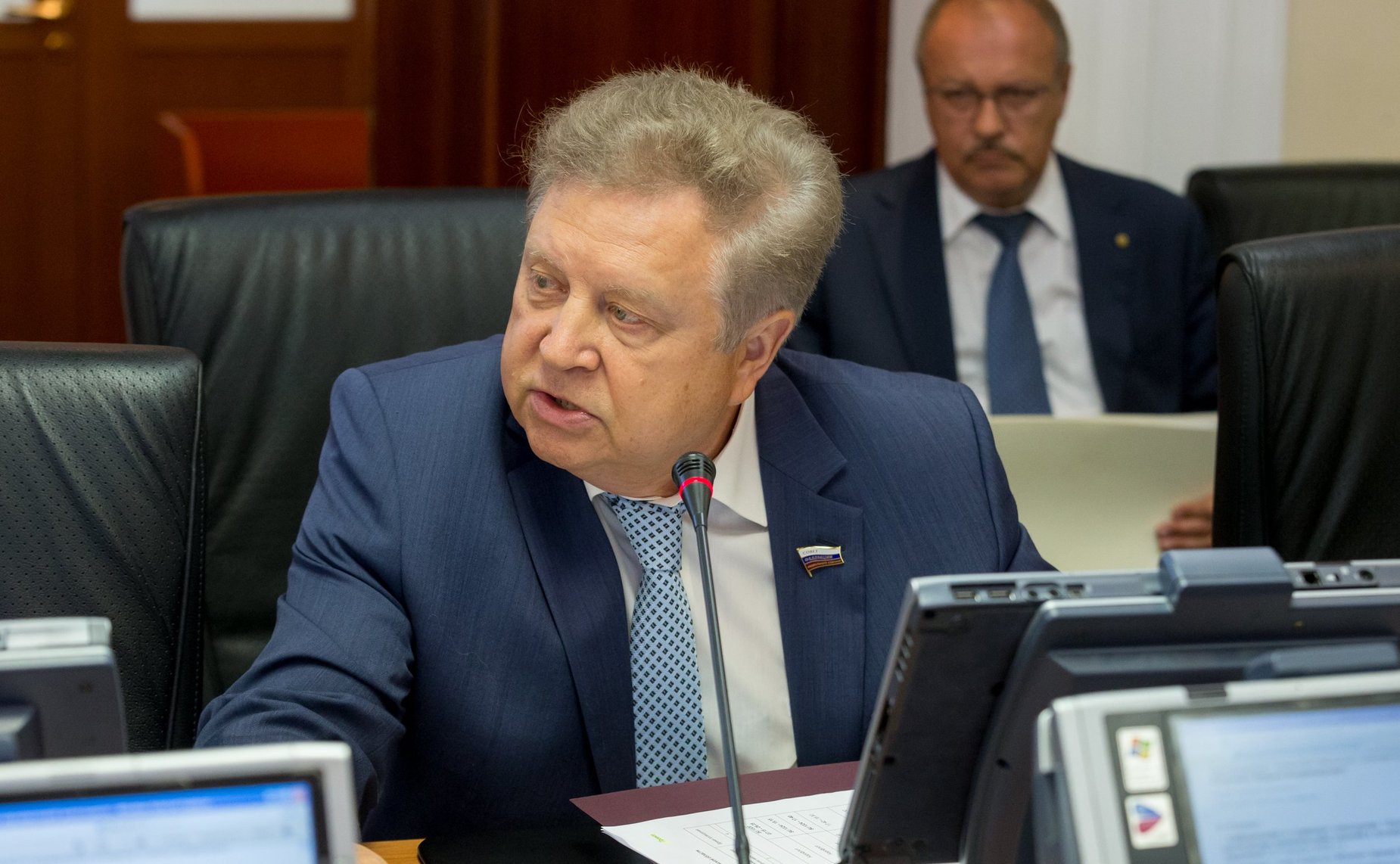 В. Серебренников