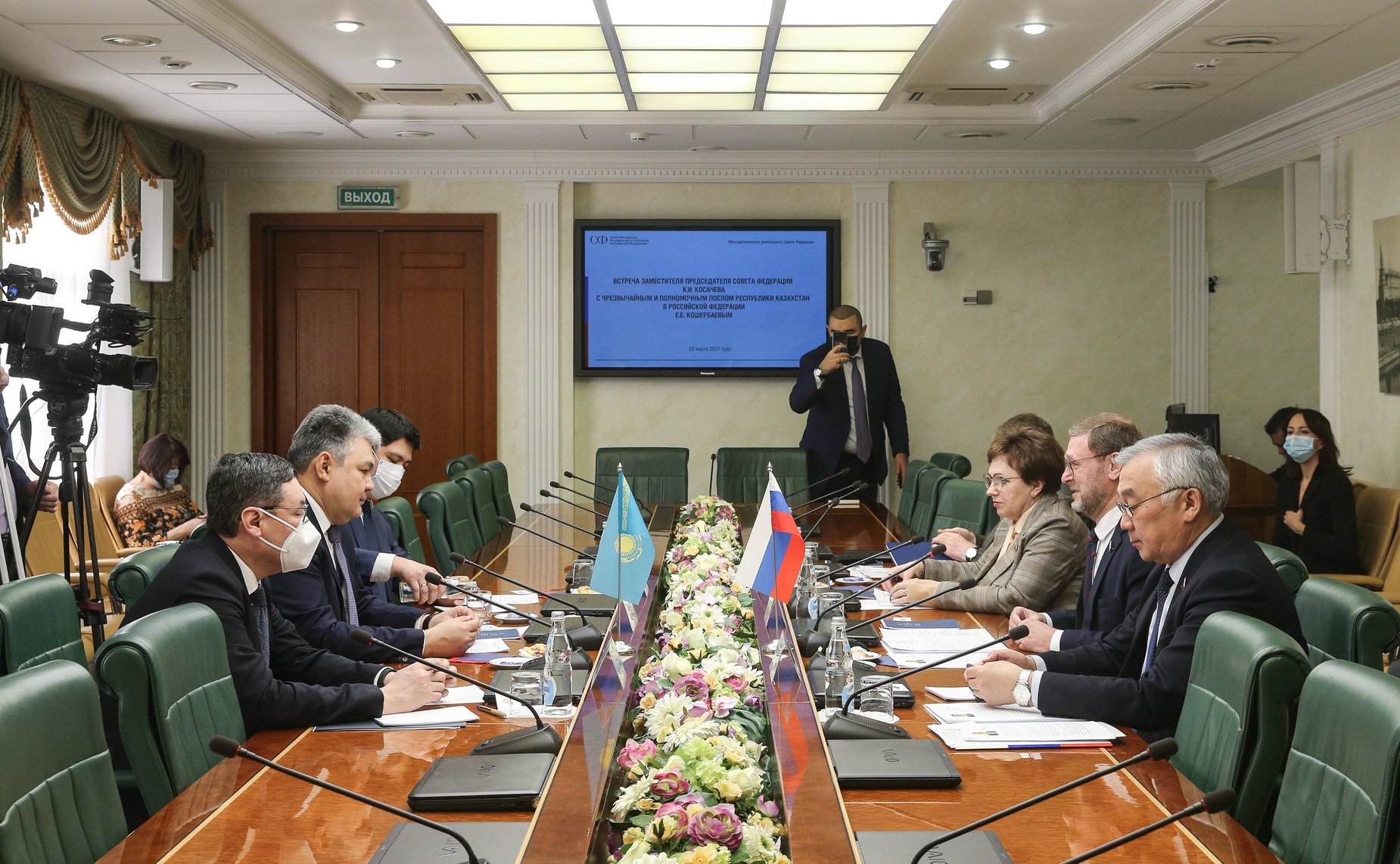 Встреча Константина Косачева с Чрезвычайным и Полномочным Послом Республики Казахстан в Российской Федерации Ермеком Кошербаевым