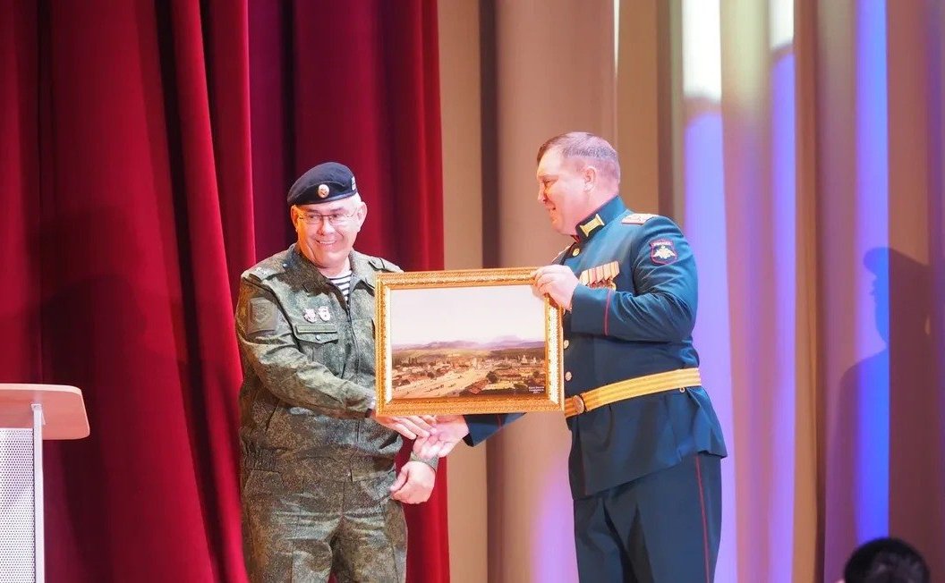 Торжественное мероприятие, посвященное юбилею Гвардейского Симферопольского Артиллерийскогоу четырежды орденоносного полка во дворце культуры и спорта «Тамань»