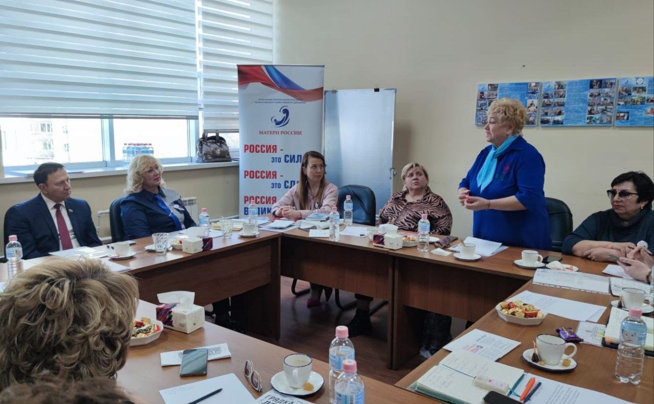 Александр Ролик обсудил с активистами Приморского отделения движения «Матери России» вопросы поддержки семей с детьми