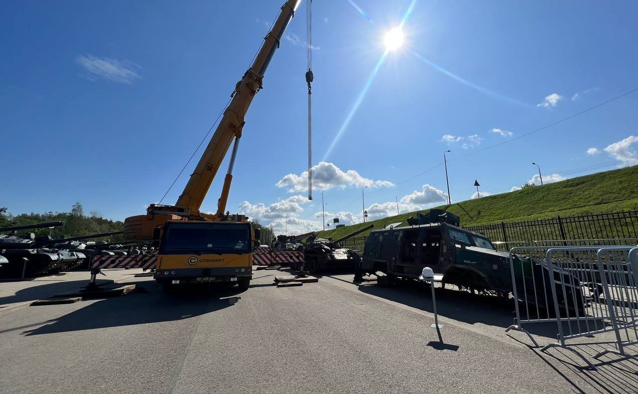Состоялась передача военной техники — танка Т-72Е вологодской кадетской школе из экспозиции выставки «Фашизм. Невыученные уроки истории. Связь времен»