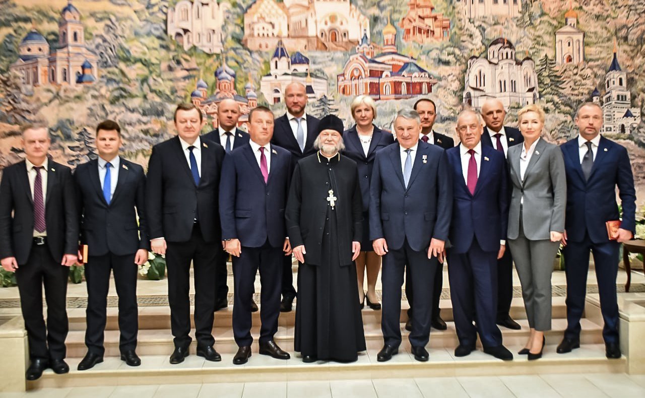 Сенаторы РФ посетили Всехсвятскую церковь