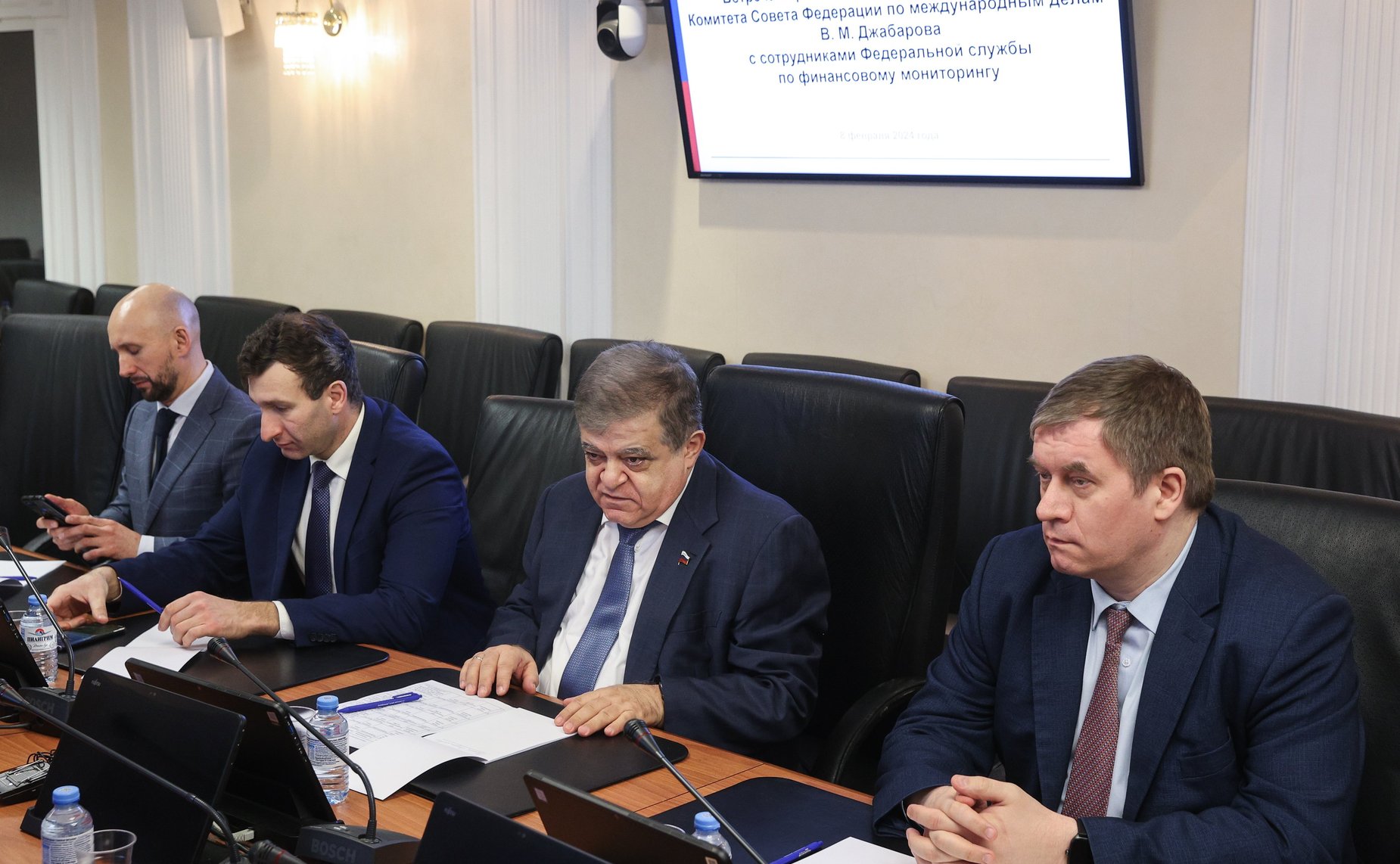 Владимир Джабаров провел встречу с сотрудниками Росфинмониторинга