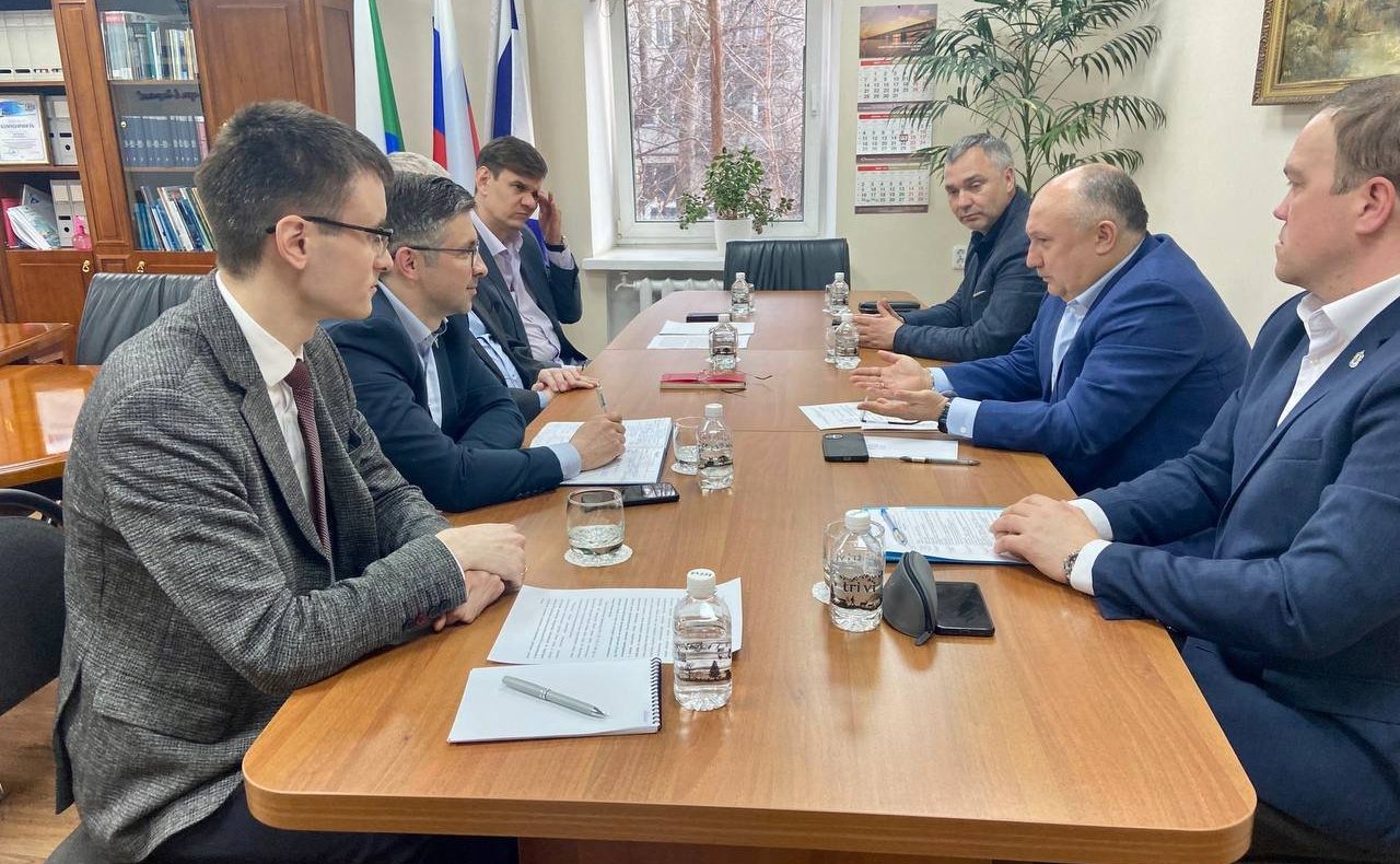 Андрей Базилевский провел встречу с президентом Дальневосточной торгово-промышленной палаты Игорем Востриковым