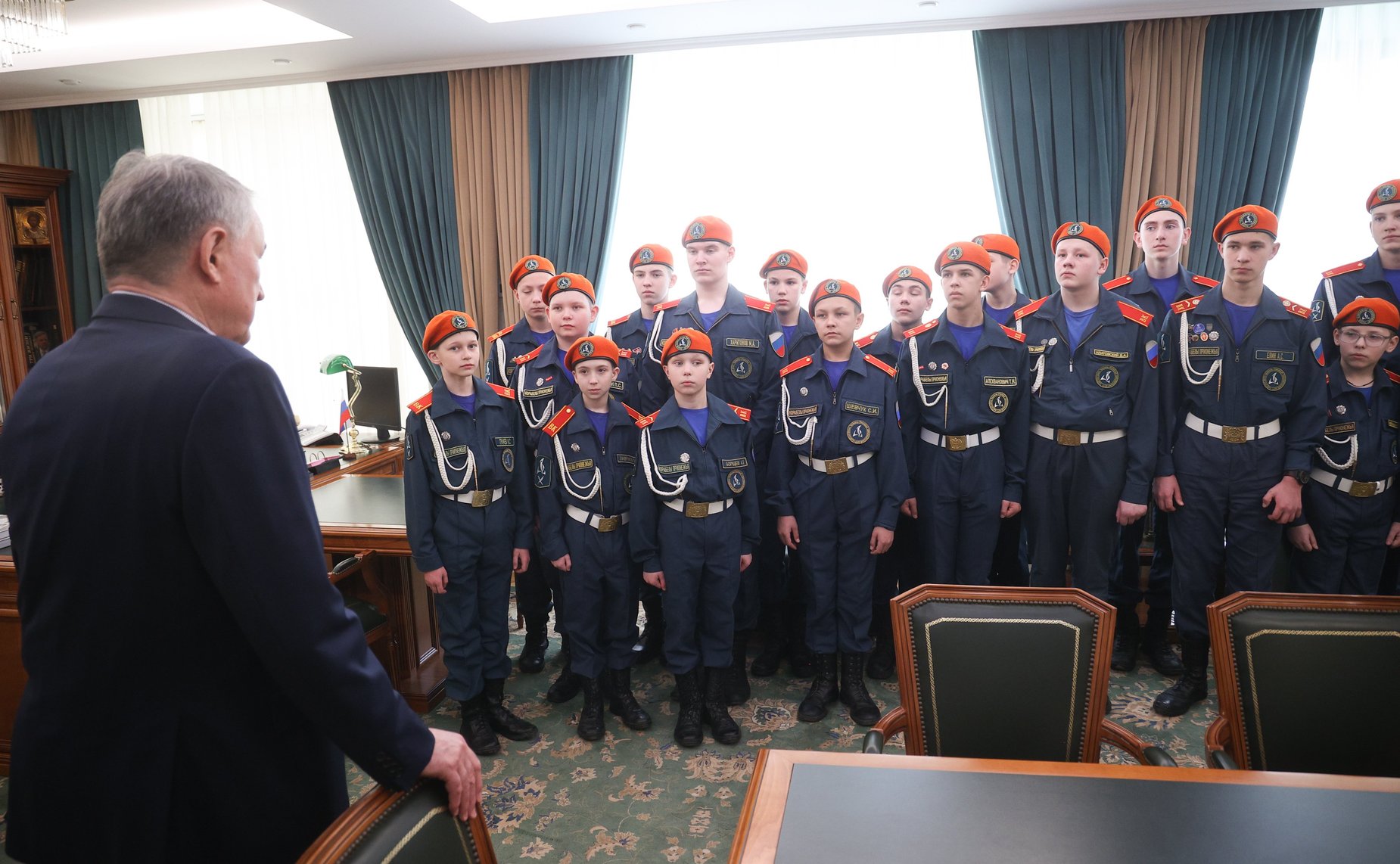 Встреча заместителя Председателя Совета Федерации Юрия Воробьева с кадетами Образовательного центра-кадетской школы «Корабелы Прионежья»