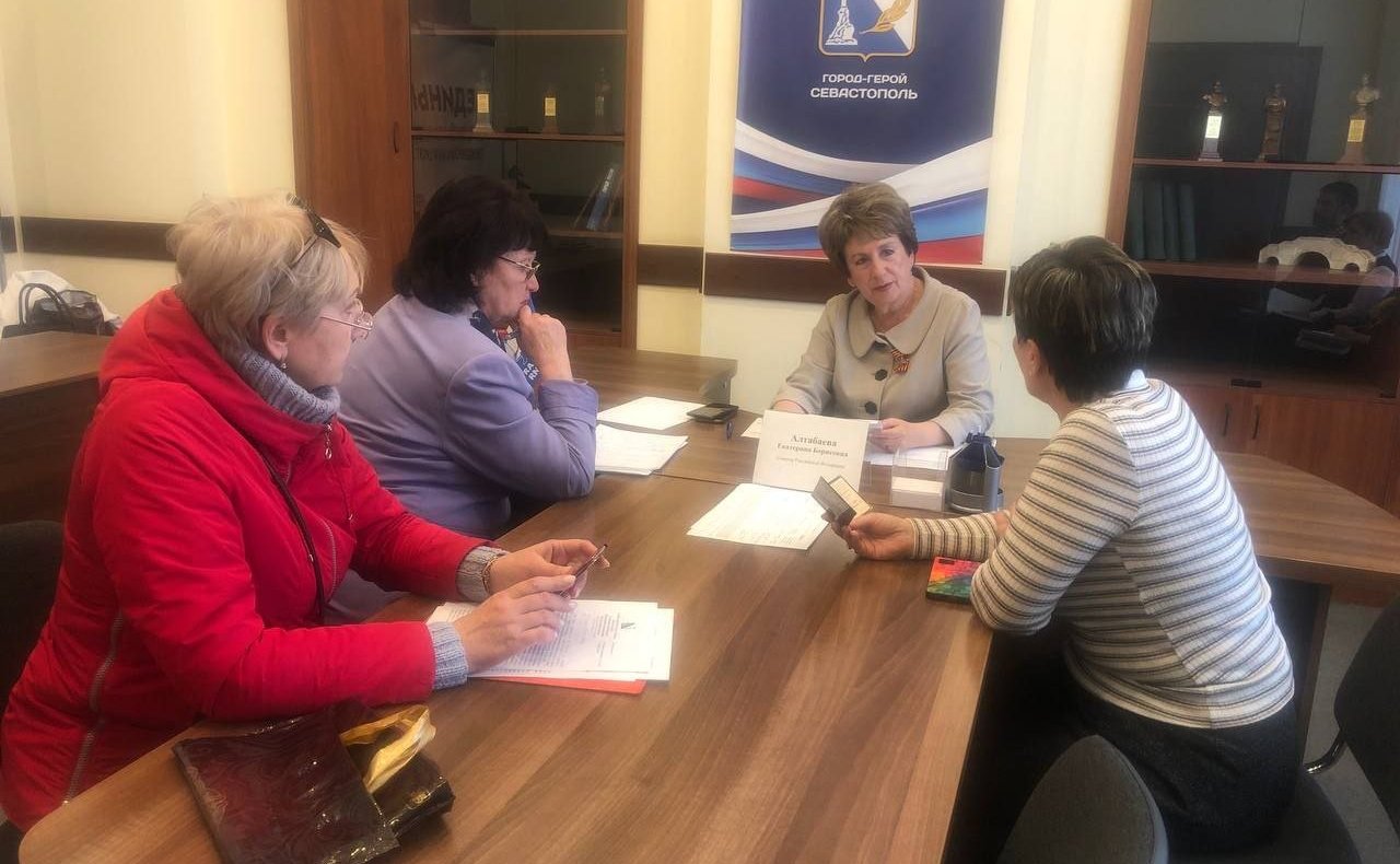 Екатерина Алтабаева провела приём граждан старшего поколения