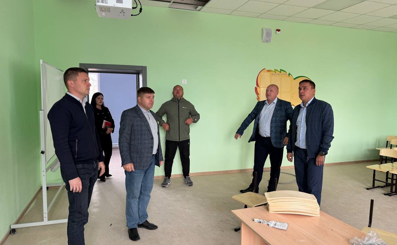 Айрат Гибатдинов проверил ход ремонта социальных объектов Ульяновского района