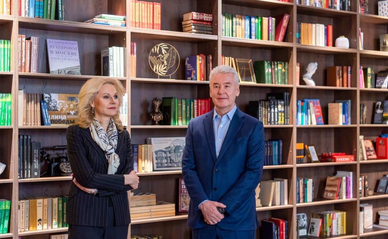 Сенаторы посетили московский Единый центр поддержки участников СВО и их семей