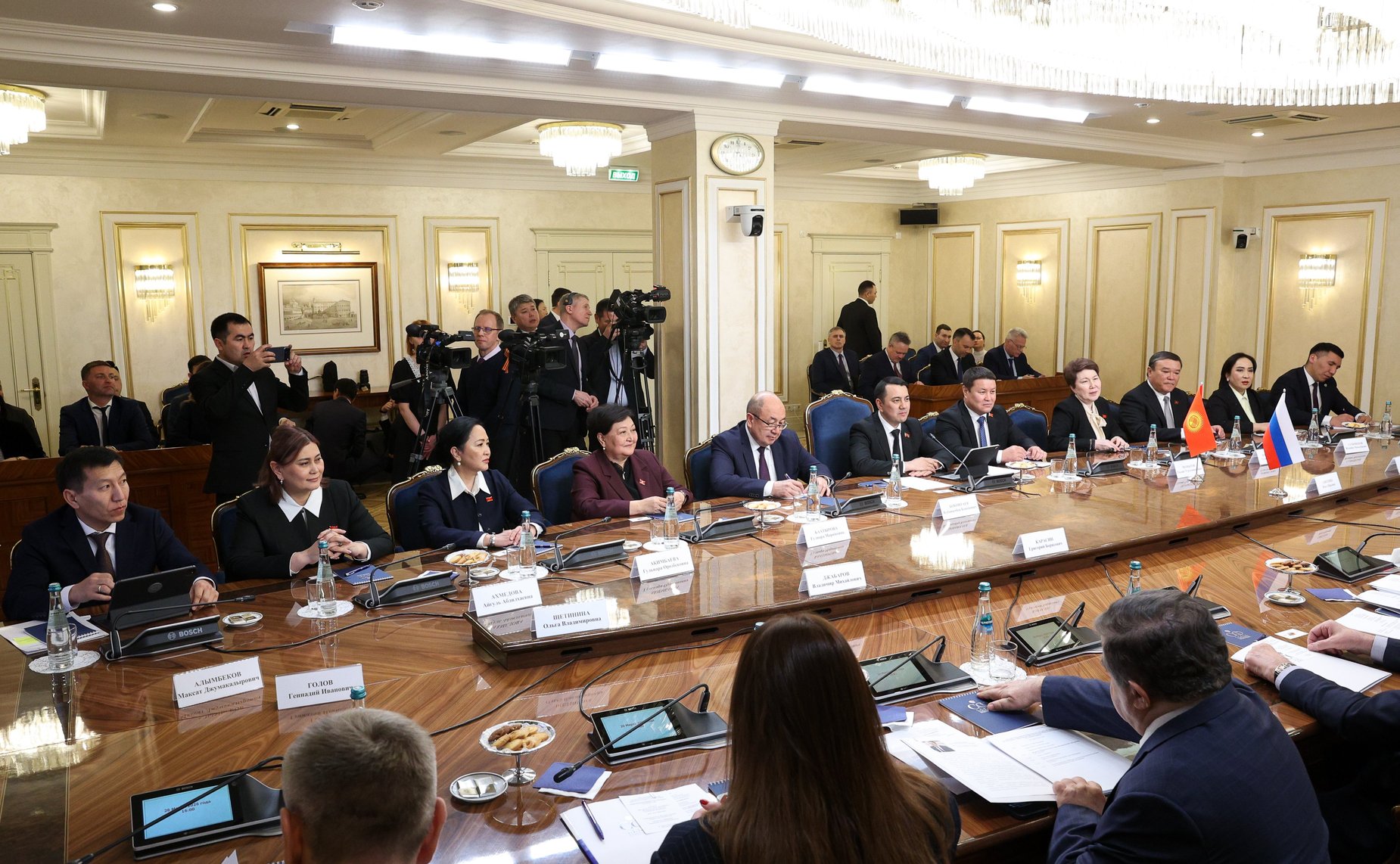 Валентина Матвиенко провела встречу с Председателем Жогорку Кенеша Киргизской Республики Марленом Маматалиевым