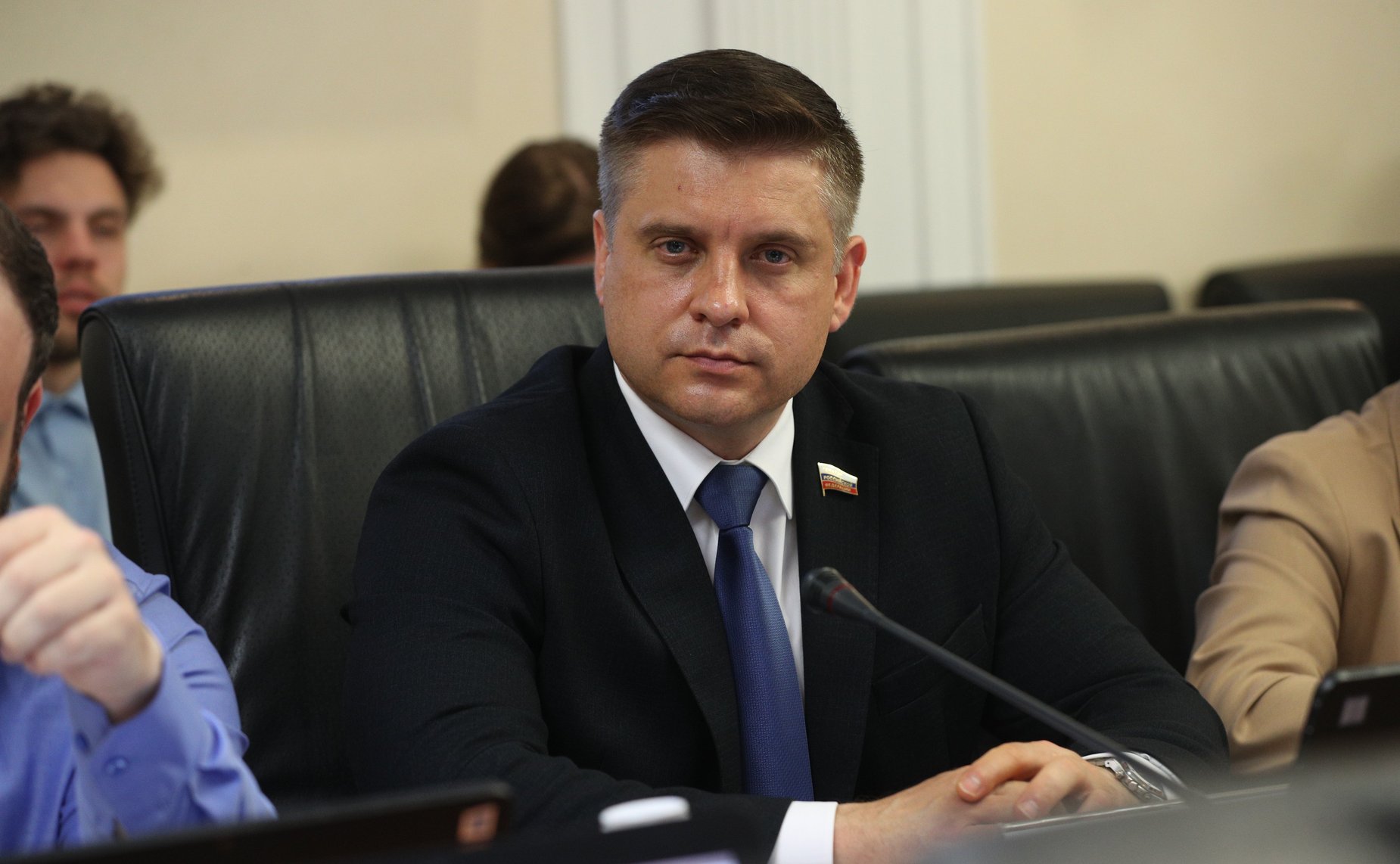 Юрий Архаров