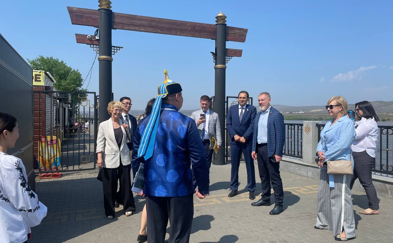 Комитет СФ по социальной политике провел в Республике Тыва выездное совещание с участием главы региона Владислава Ховалыга, представителей федеральных и региональных органов исполнительной власти