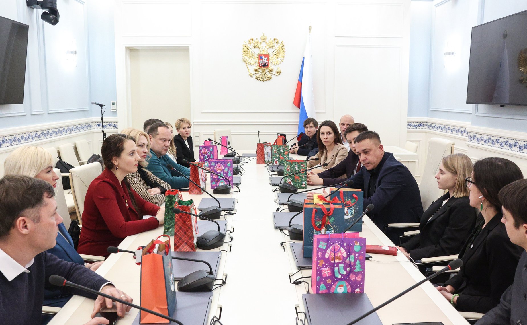 Айрат Гибатдинов провел встречу с кураторами Всероссийского конкурса детского и юношеского творчества «Земля Талантов»