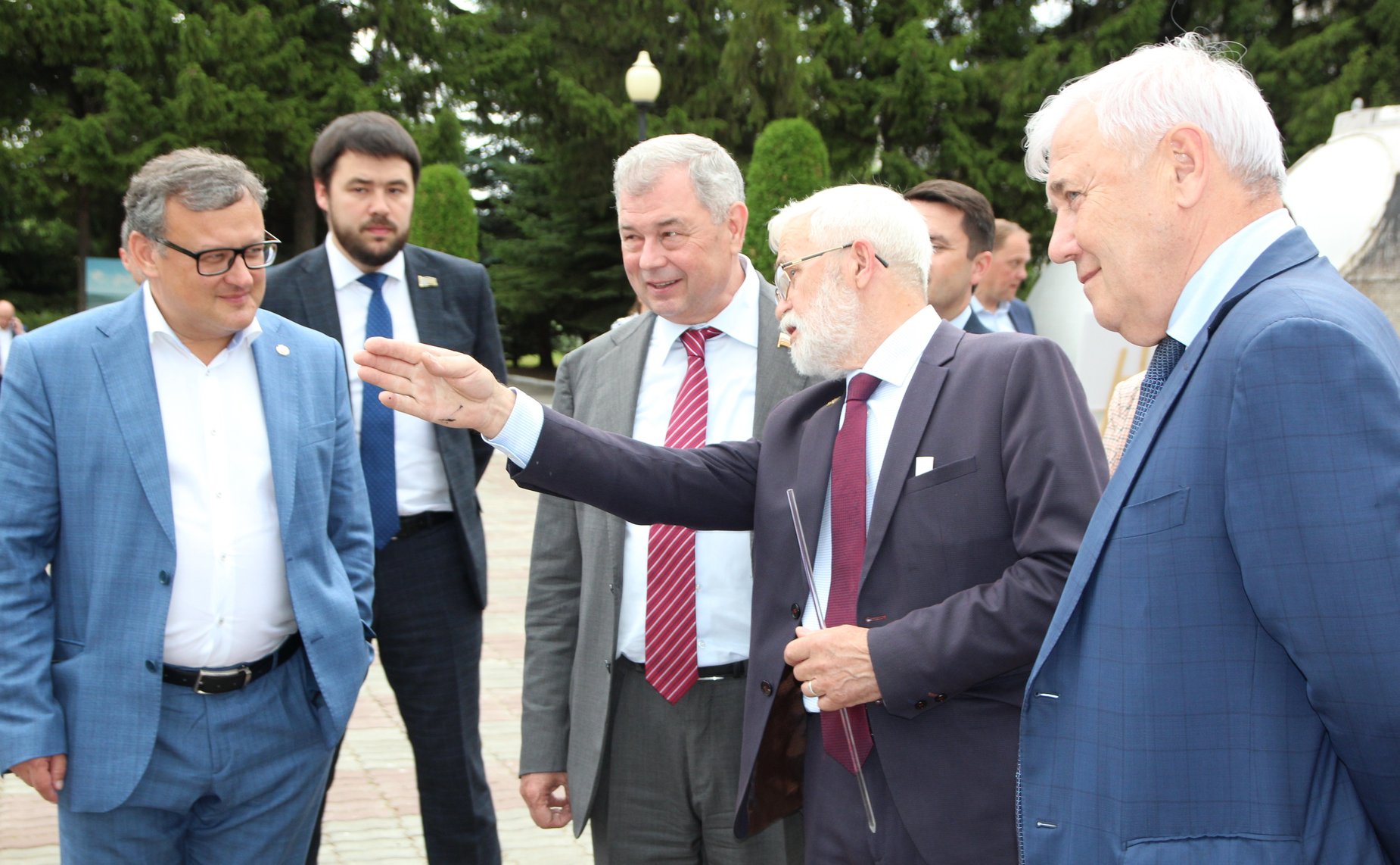 Анатолий Артамонов в рамках рабочей поездки в Чувашскую Республику посетил ряд объектов, обсудил планы по дальнейшему развитию социальной сферы в регионе