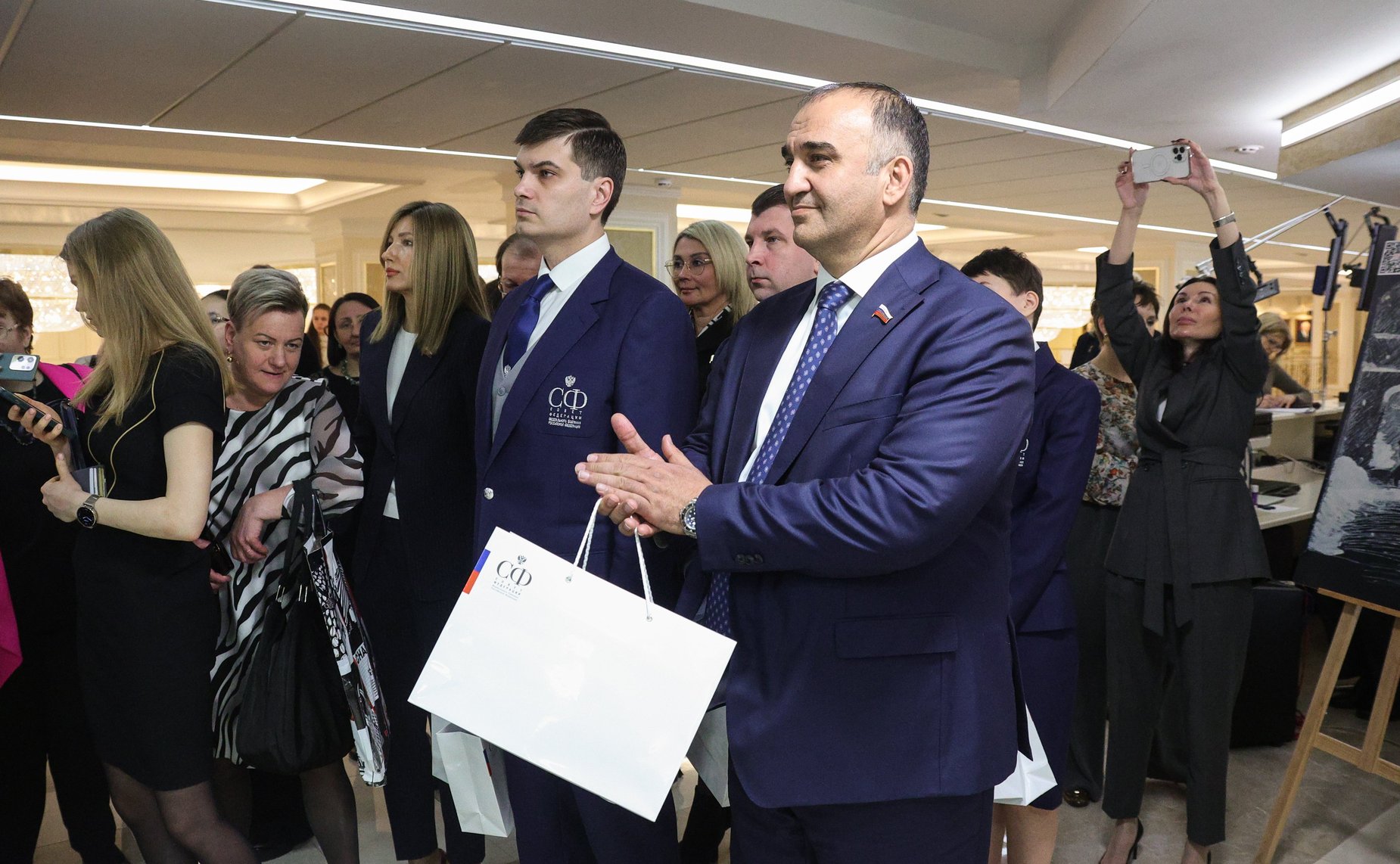 В Совете Федерации открылась выставка картин победителей конкурса детского рисунка, посвященного 80-летию прорыва блокады Ленинграда «Жизнь, деленная на граммы»