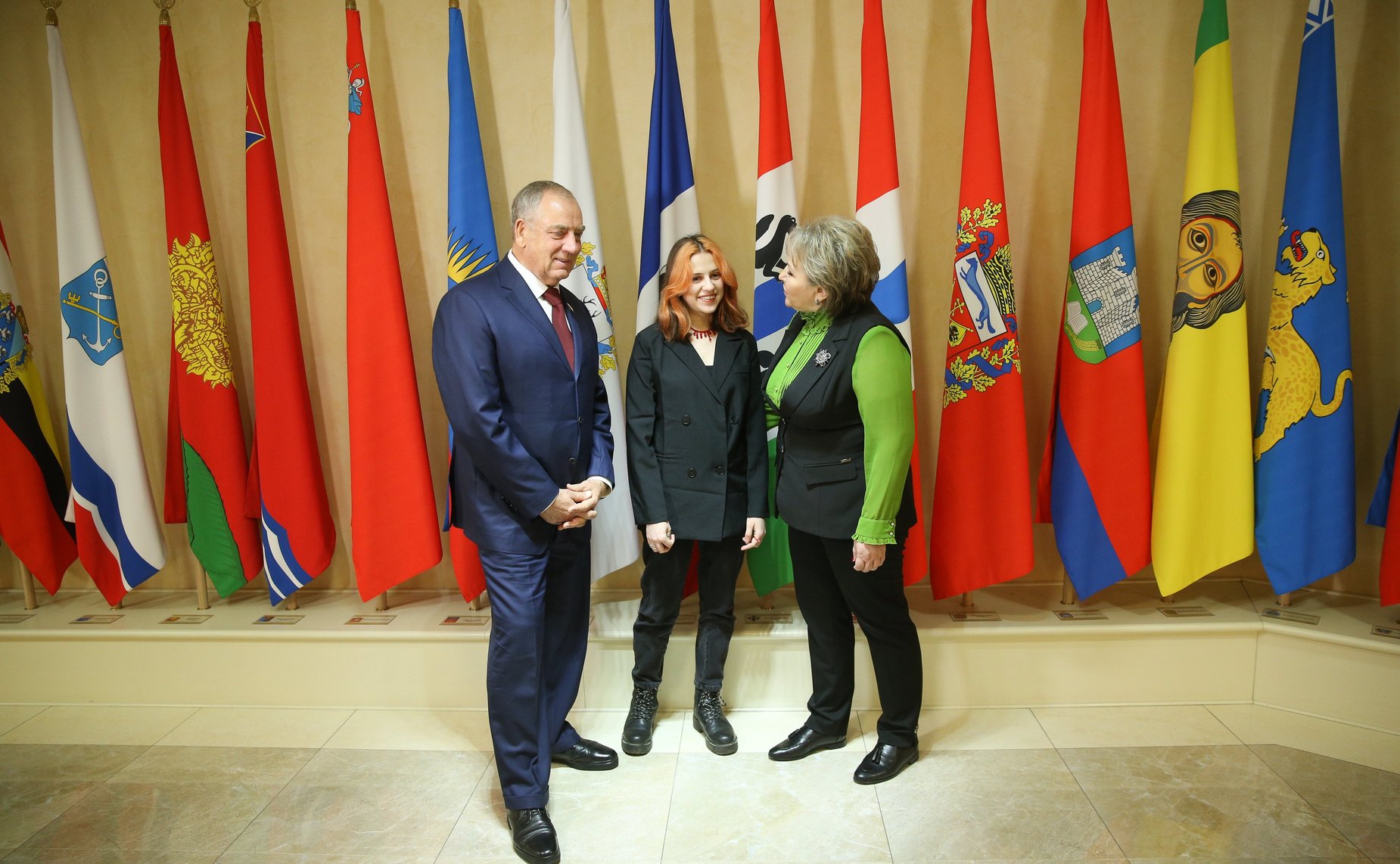 Сенаторы вручили Алине Журавлевой из Новгородской области медаль «За проявленное мужество»