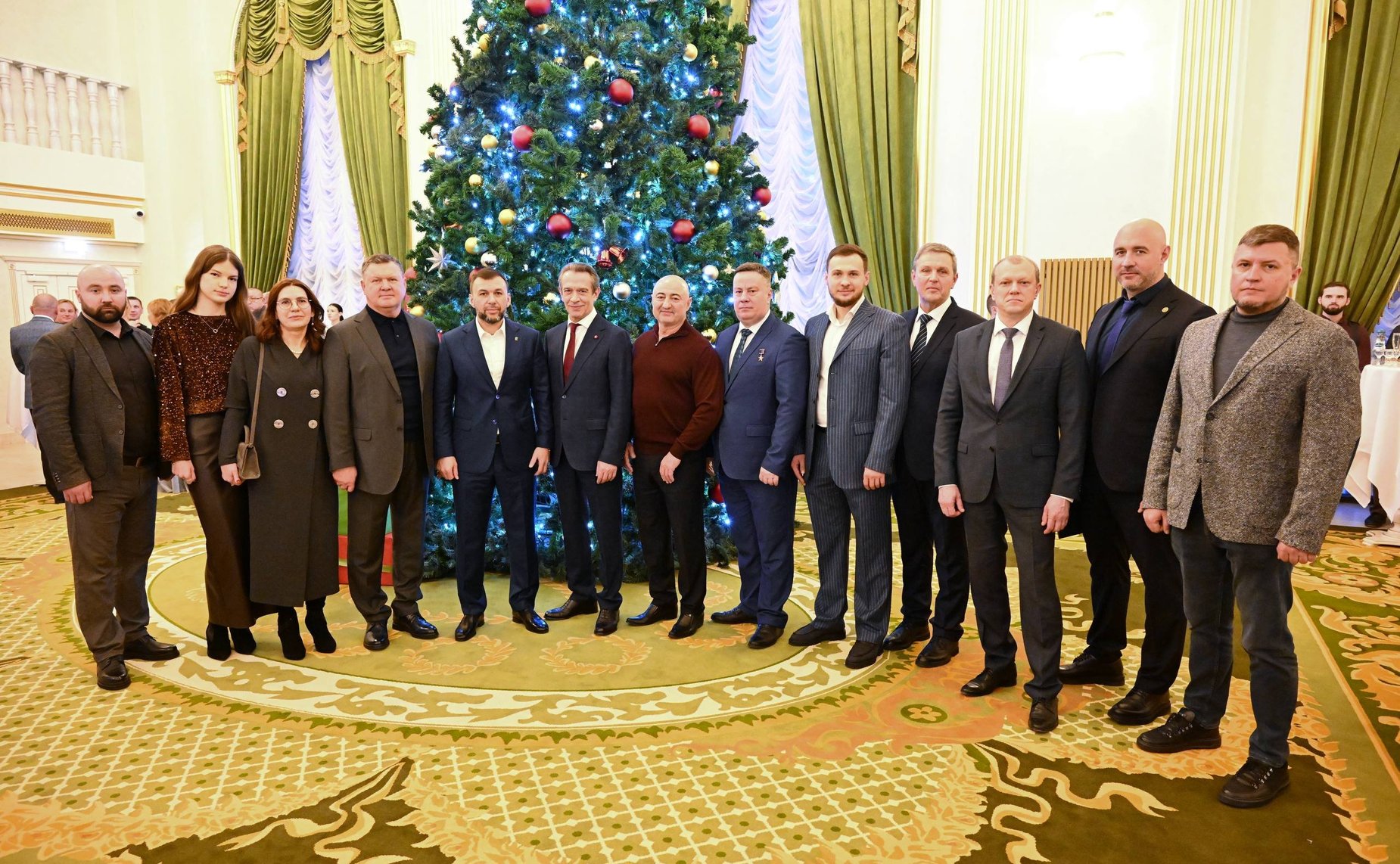 Александр Вайнберг вместе с почетными гостями посетил «Елку желаний»