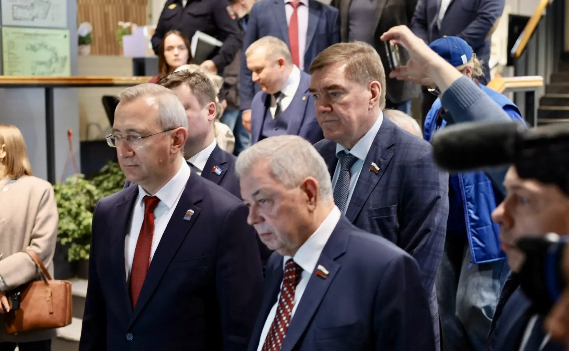 Александр Савин заслушал отчет главы города Калуги Дмитрия Денисова