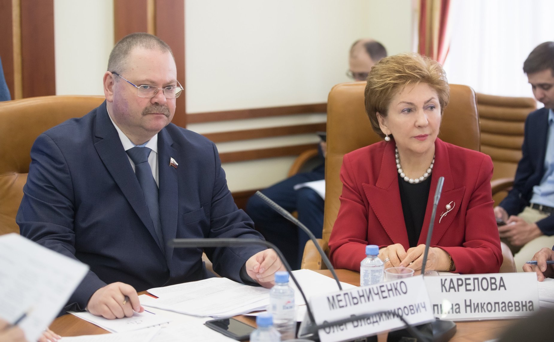 О. Мельниченко и Г. Карелова