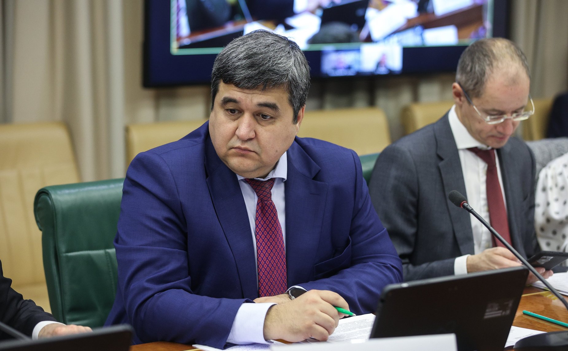 Заместитель Председателя Совета Федерации Николай Журавлев провел совещание по вопросам развития малого и среднего предпринимательства в стране