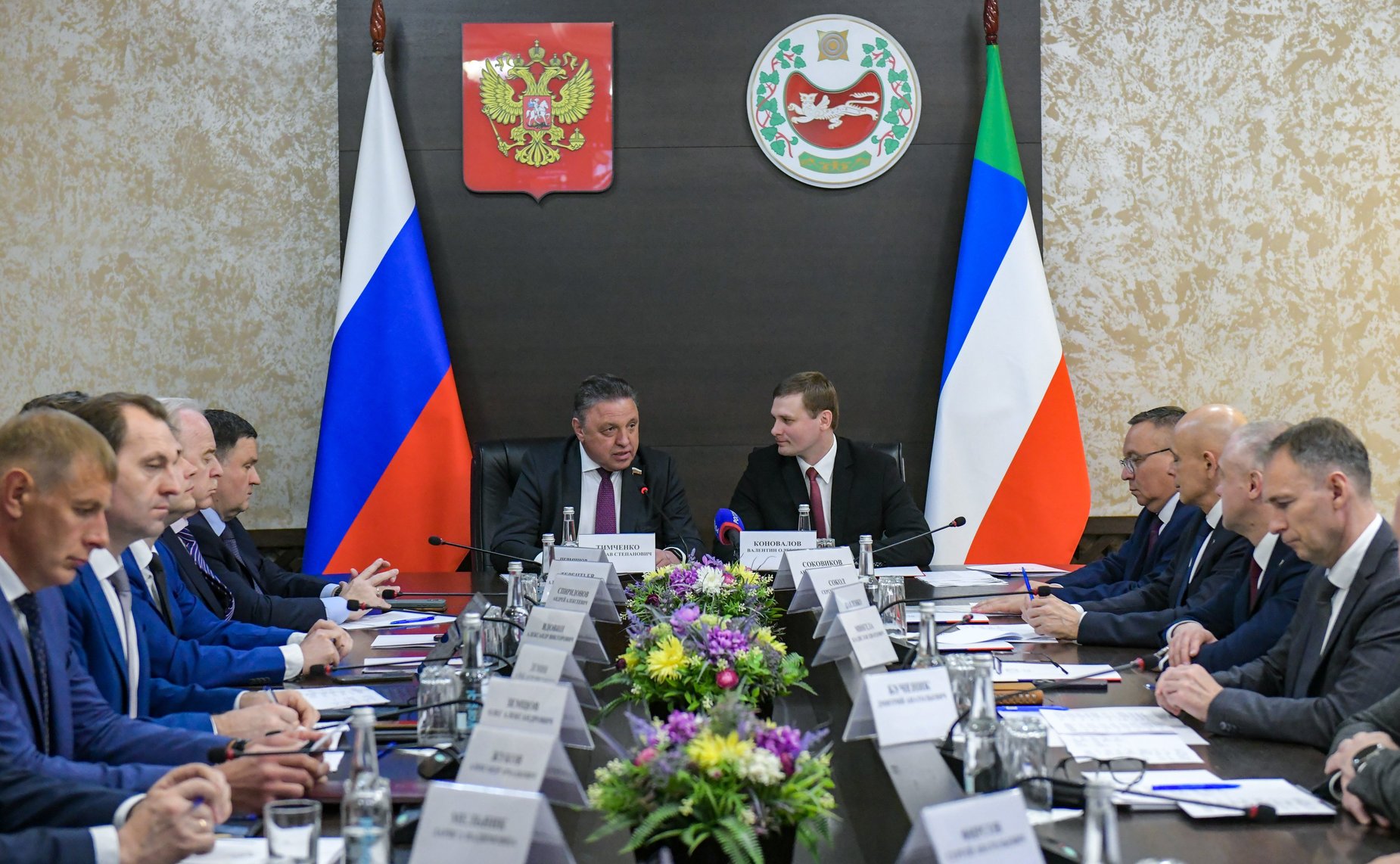 Вячеслав Тимченко провел расширенное заседание по вопросам контрольно-надзорной деятельности в Республике Хакасия