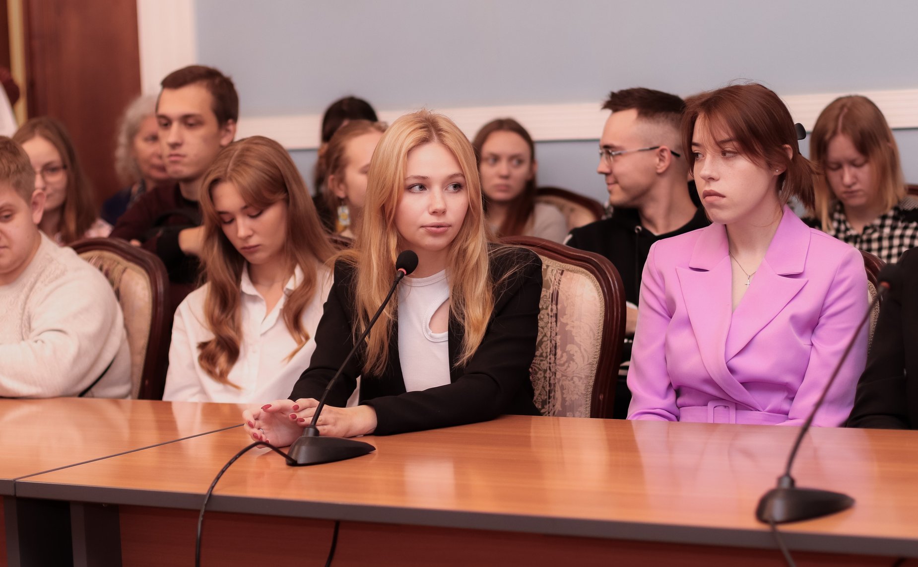 Юрий Воробьев провел встречу с представителями студенческих сообществ и объединений региона на тему «Мир сегодня»