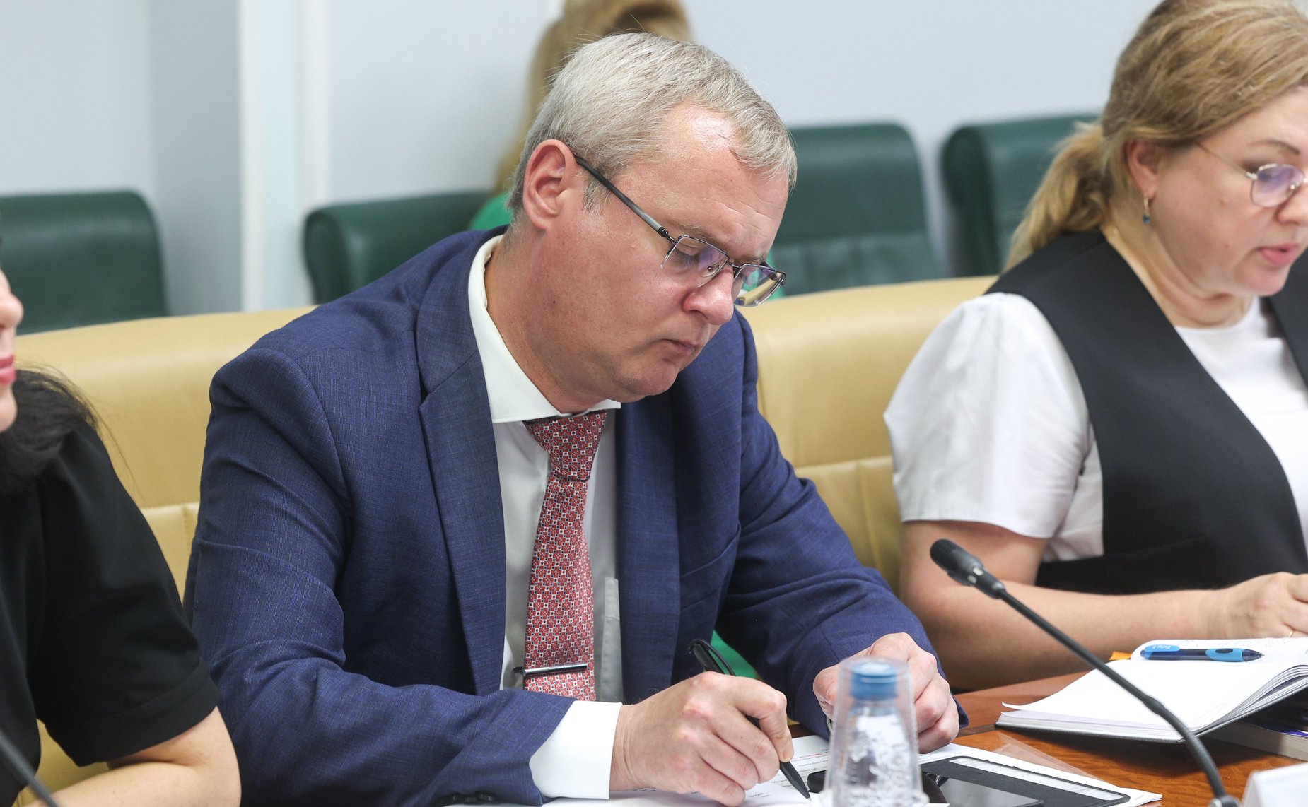 Совещание Комитета по экономической политике «Борьба с теневой занятостью: проблемы недостаточного налогового покрытия и защиты прав исполнителей»