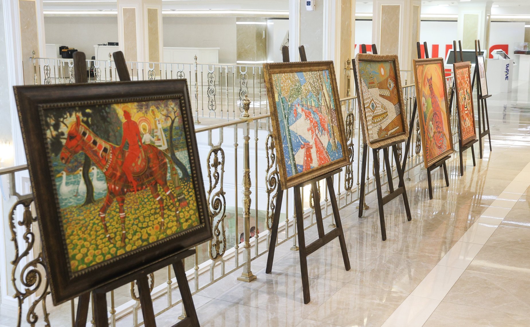 Валентина Матвиенко и Олег Николаев осмотрели выставку, посвященную истории и перспективным направлениям развития Чувашской Республики