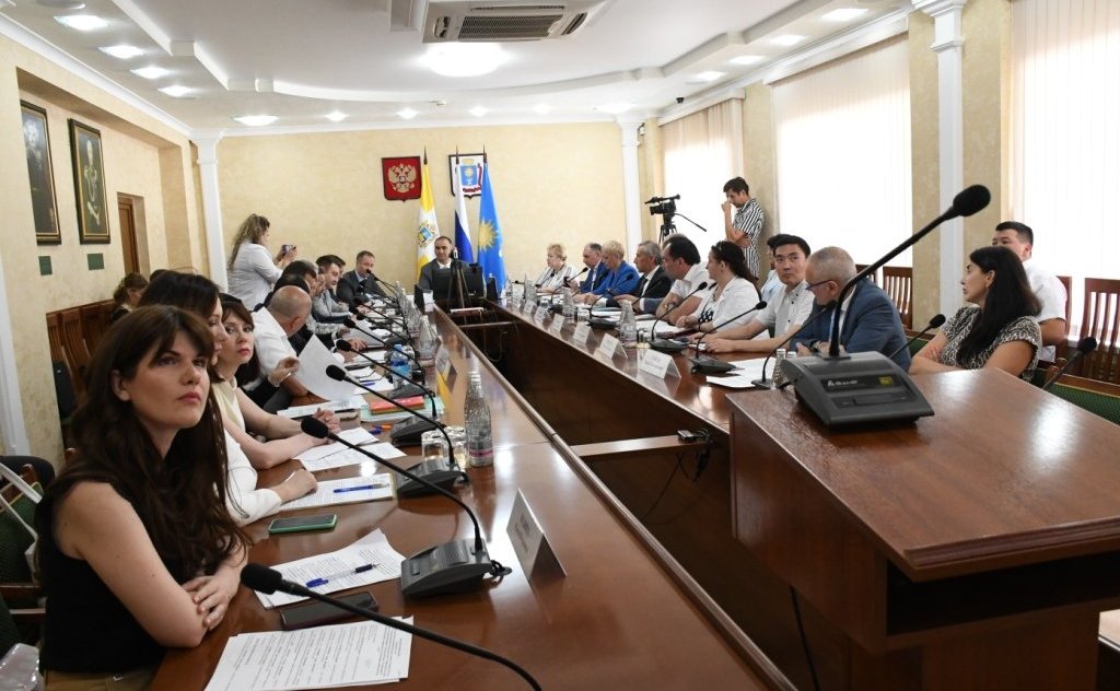 Заместитель председателя Комитета СФ по социальной политике Мохмад Ахмадов провел выездное совещание по вопросу мониторинга реализации положений Федерального закона, направленного на гармонизацию законодательства о спорте