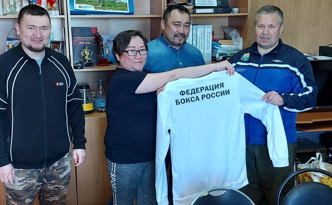 Денис Гусев проверил организацию работы поселкового детского лагеря в Ненецком автономном округе
