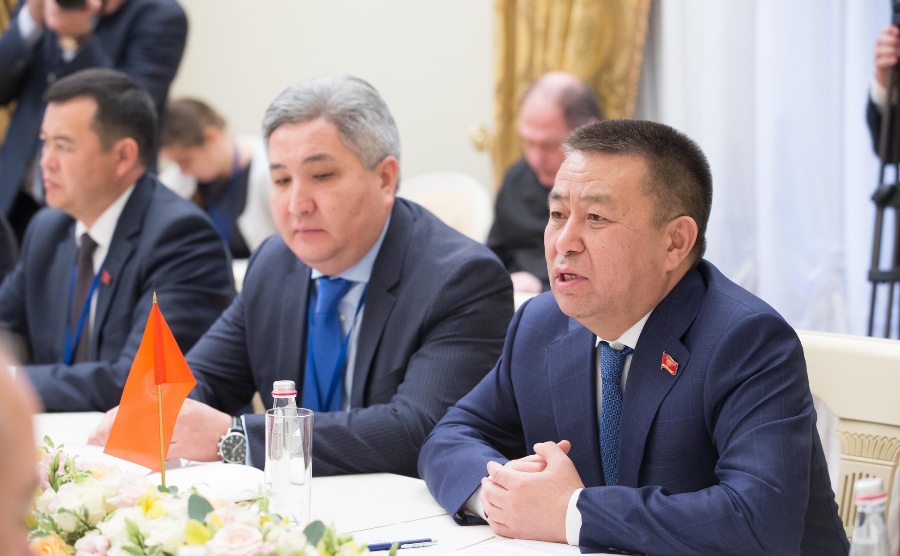 Председатель Совета Федерации Валентина Матвиенко обсудила с Председателем Жокоргу Кенеша (парламента) Киргизии Чыныбаем Турсунбековым