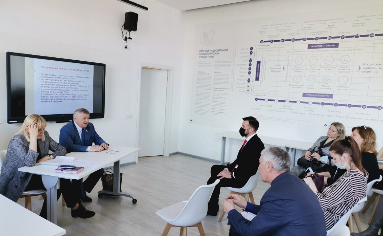 Сергей Михайлов обсудил реализацию закона о гармонизации законодательствао физической культуре и образовании в Забайкалье