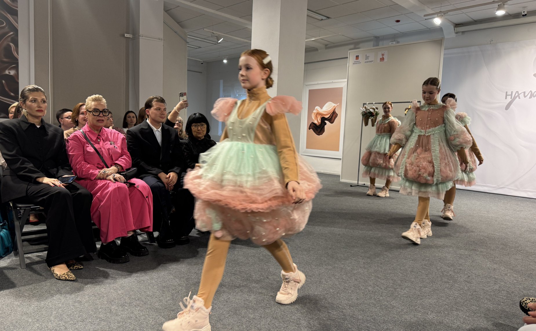 Елена Дягилева поздравила организаторов и участников юбилейного фестиваля молодых дизайнеров «НаМОДнение» в Мурманской области