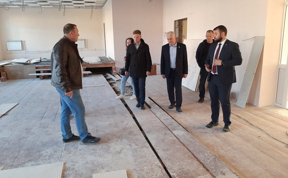 Сергей Мартынов во время работы в регионе ознакомился с ходом модернизации школы-интерната, расположенной в поселке Новый Торъял