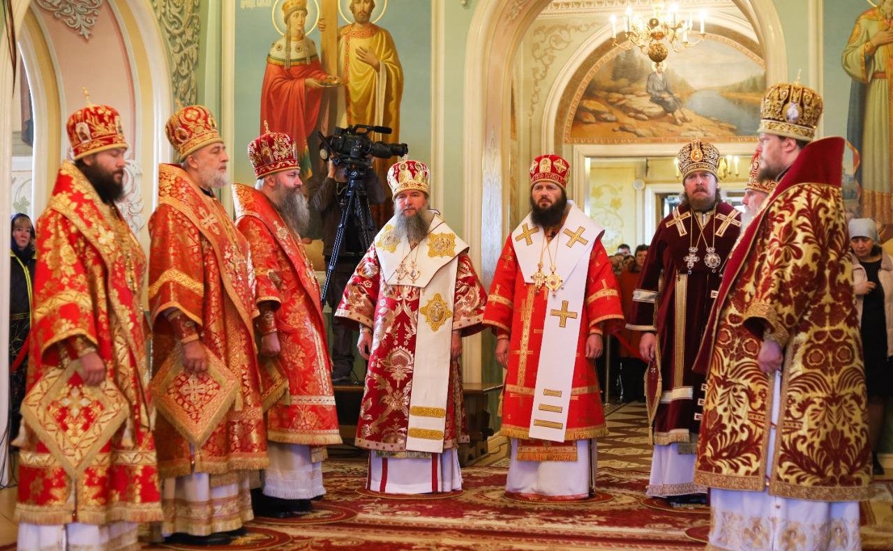 Маргарита Павлова приняла участие в литургии, прошедшей в честь десятилетия со дня создания Челябинской митрополии и Соборного празднования южноуральских святых, а также в молебне о российском воинстве