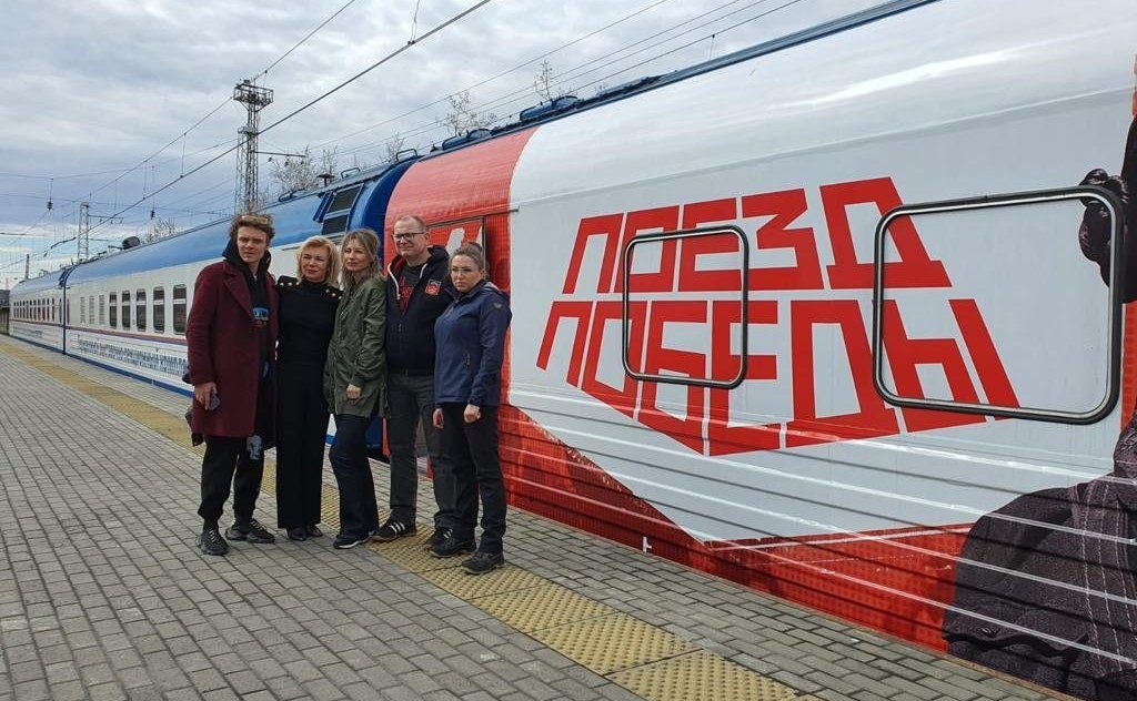 Сенаторы посетили выставку «Поезд Победы» в Мурманске