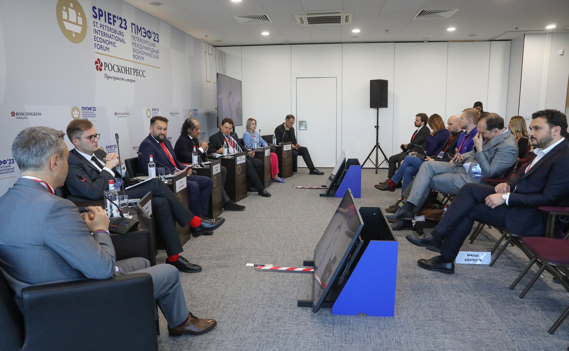 Дискуссионная сессия «Сингулярность наступила: ИИ vs человек – какой будет новая реальность?» в рамках Петербургского международного экономического форума