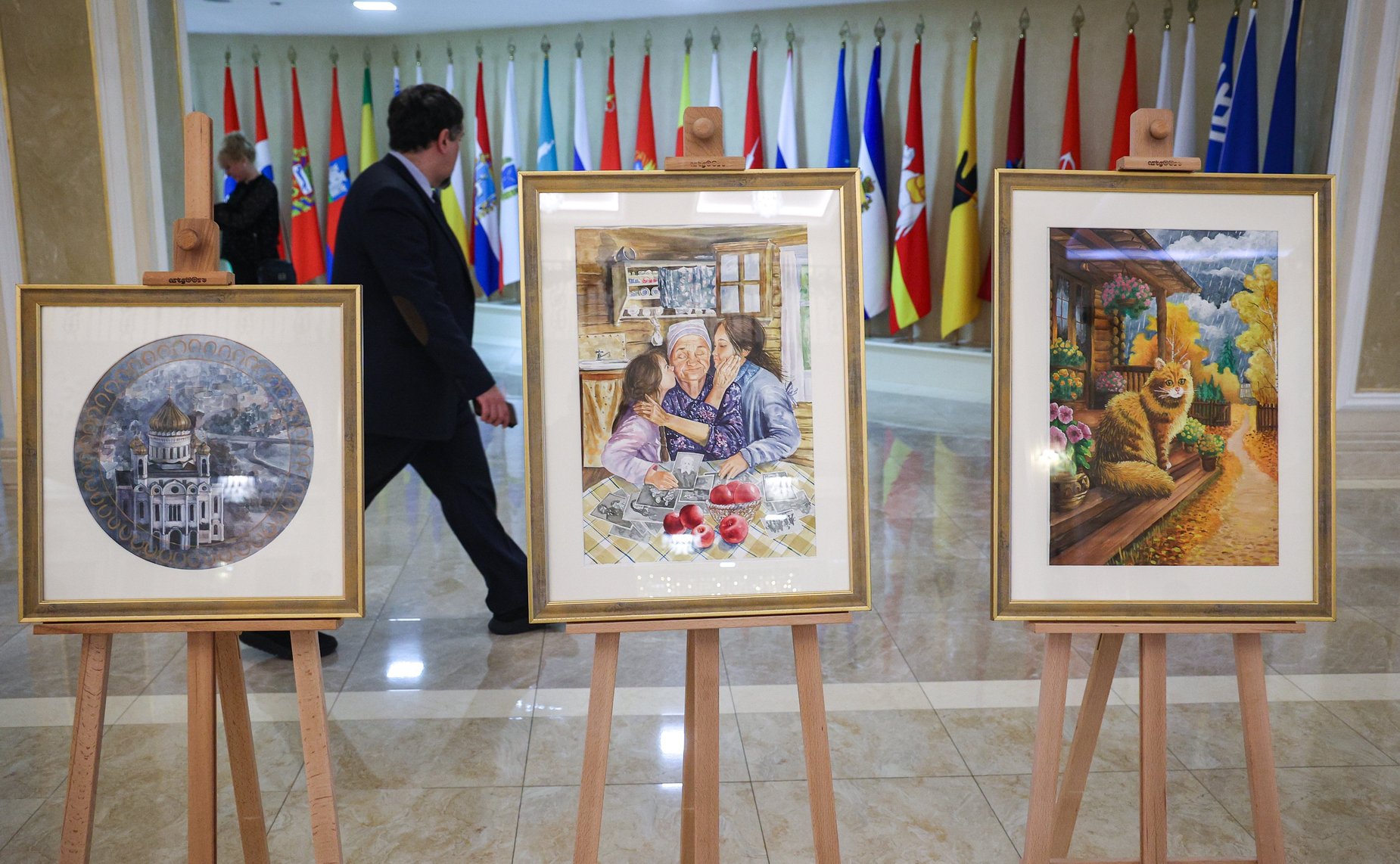 Председатель Совета Федерации и Святейший Патриарх Московский и всея Руси осмотрели выставку детских рисунков «Красота Божьего мира»