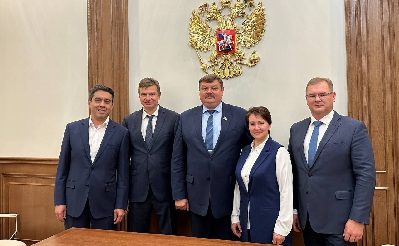 Сергей Колбин вручил награды Совета Федерации врачам института им. П.А. Герцена