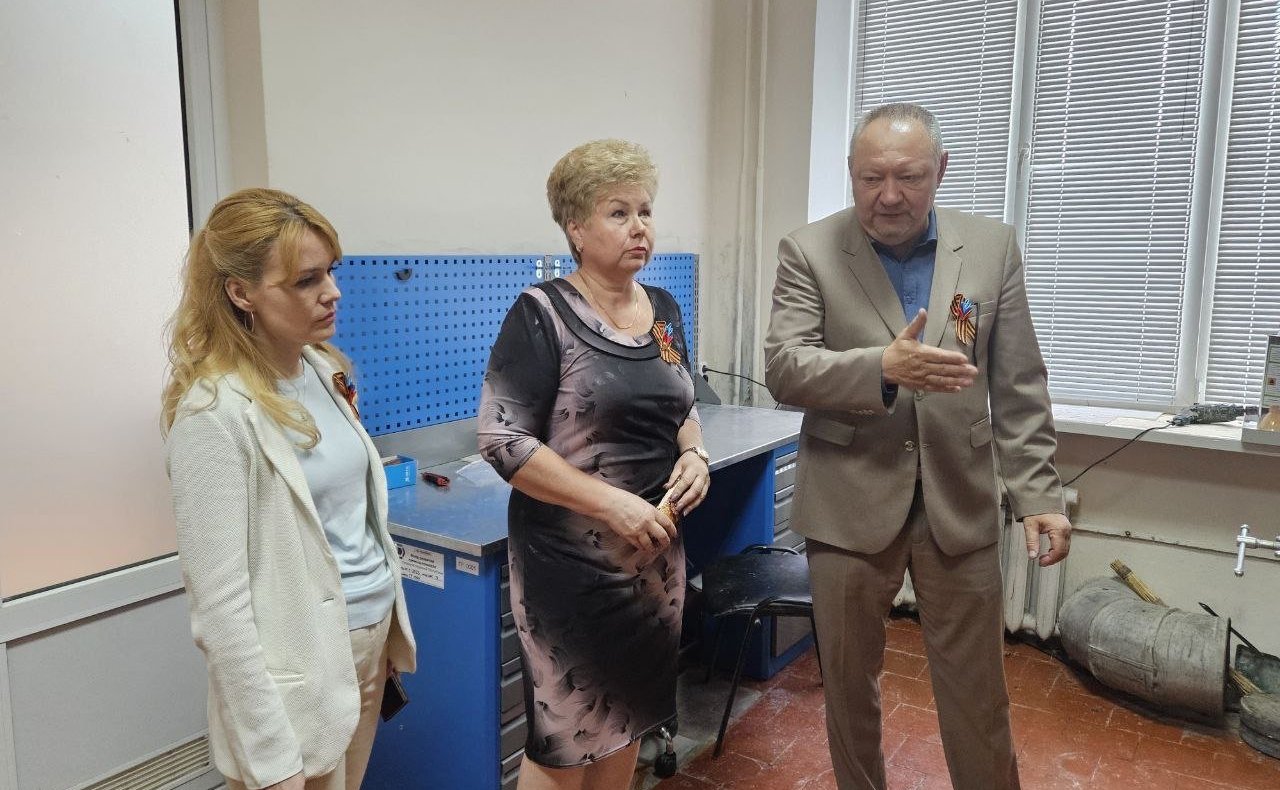 Ольга Бас и Дарья Лантратова в ходе работы в регионе посетили протезно-ортопедический завод