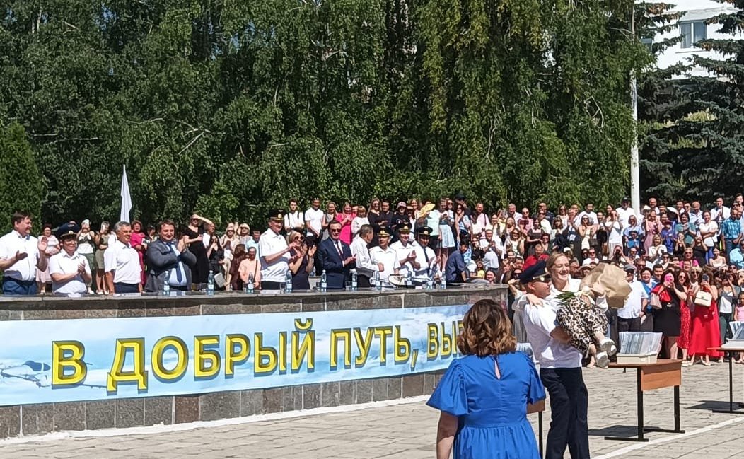 Сергей Рябухин принял участие в торжественной церемонии, посвященной вручению дипломов о высшем образовании выпускникам 2023 года Ульяновского института гражданской авиации имени Главного маршала авиации Б.П. Бугаева