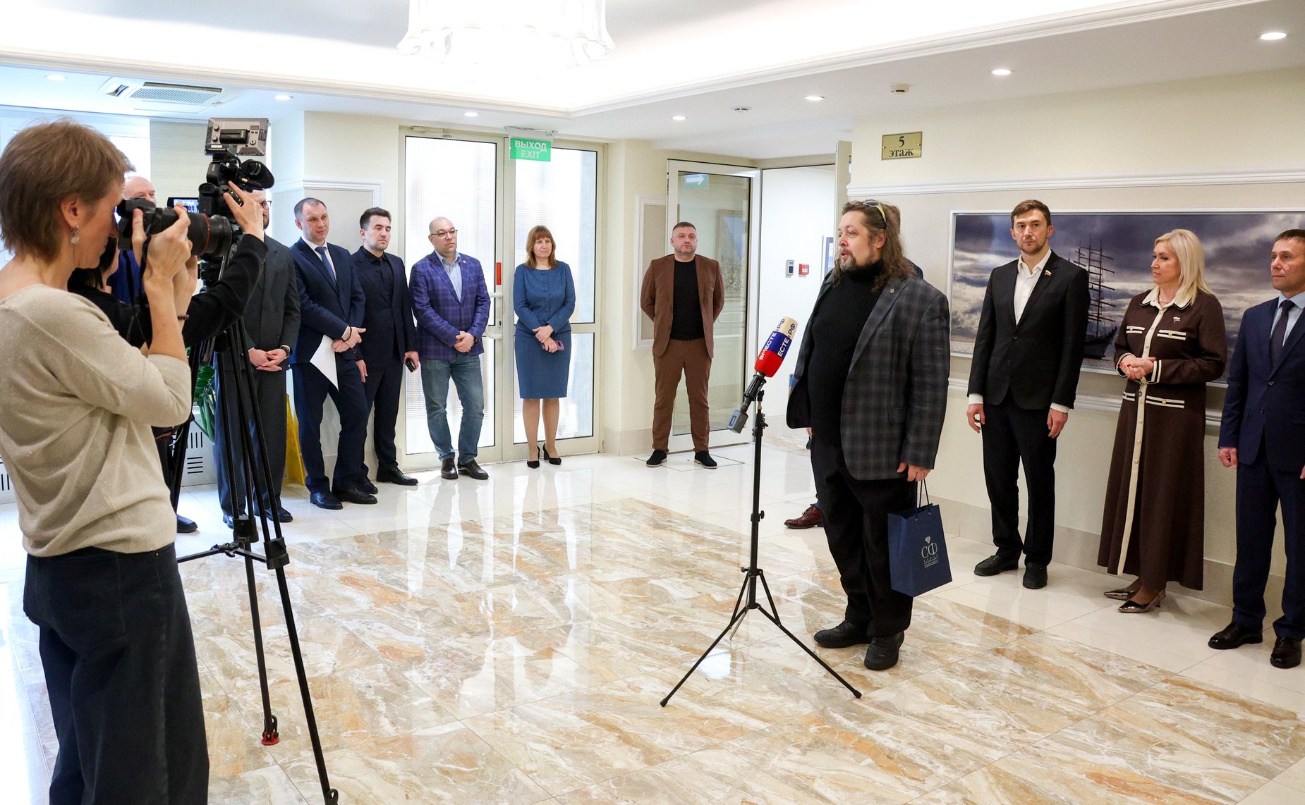 Церемония открытия выставки живописи А. Буртасенкова «Под Русским небом Крыма»