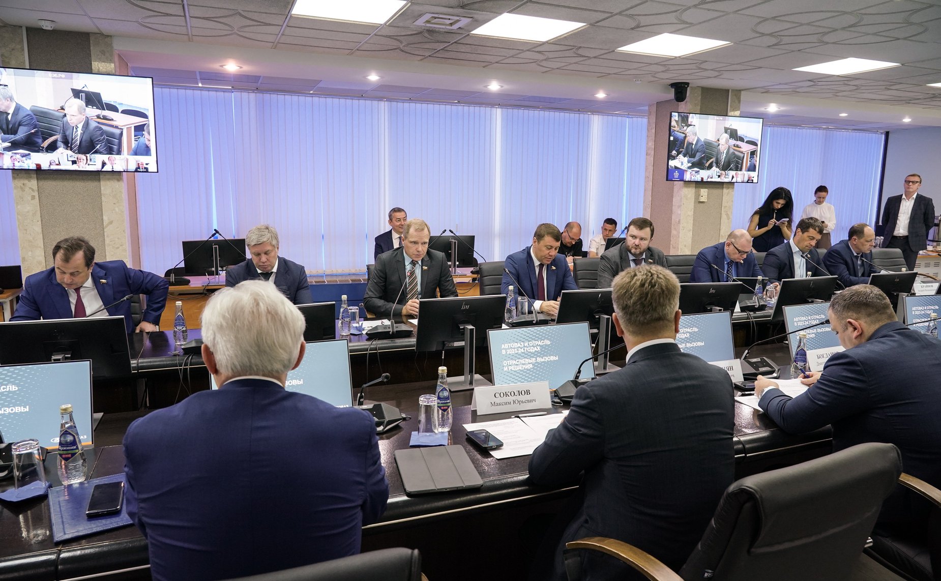 В Самарской области состоялись парламентские слушания «О мерах по созданию производства высоколокализованной конкурентоспособной продукции автомобильной отрасли» (фото Газета «Волжская коммуна»)