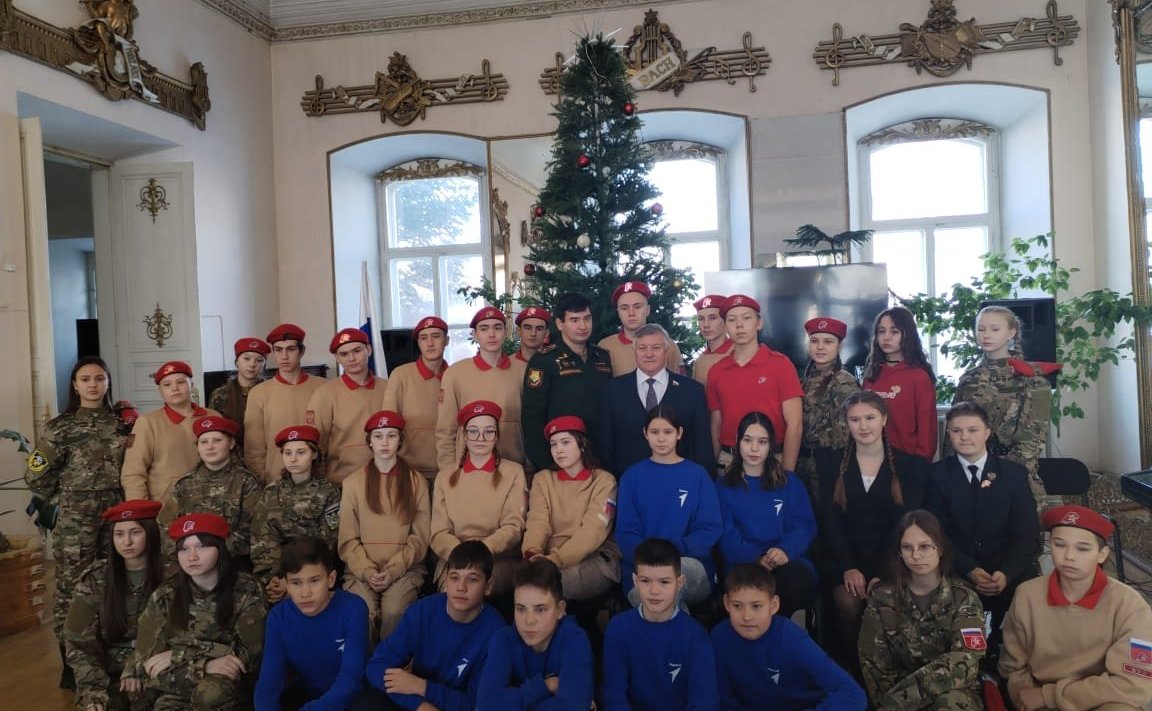 Сергей Михайлов вручил памятные медали Совета Федерации «За проявленное мужество» подросткам из города Нерчинск