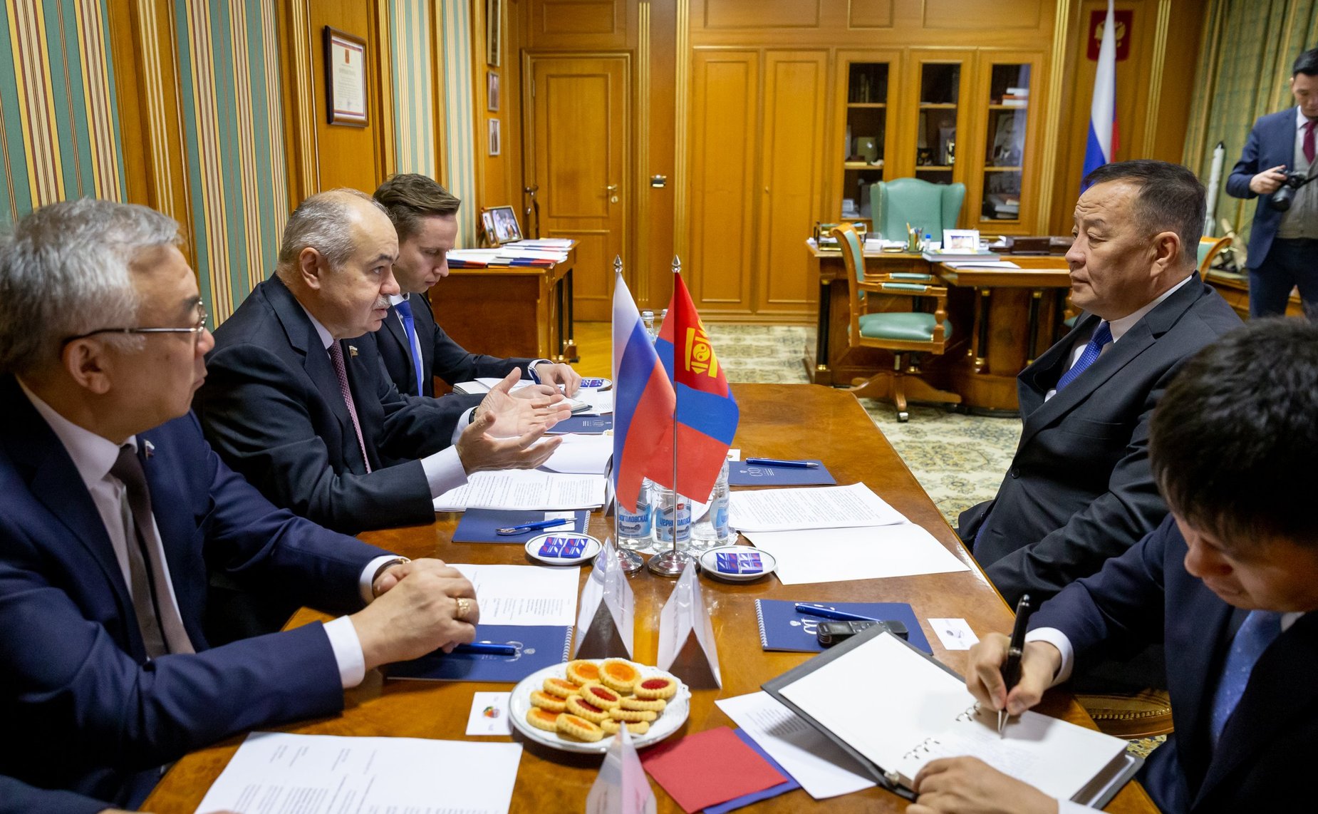 Встреча Ильяса Умаханова с Чрезвычайным и Полномочным Послом Монголии в РФ Дуламсурэнгийн Давой