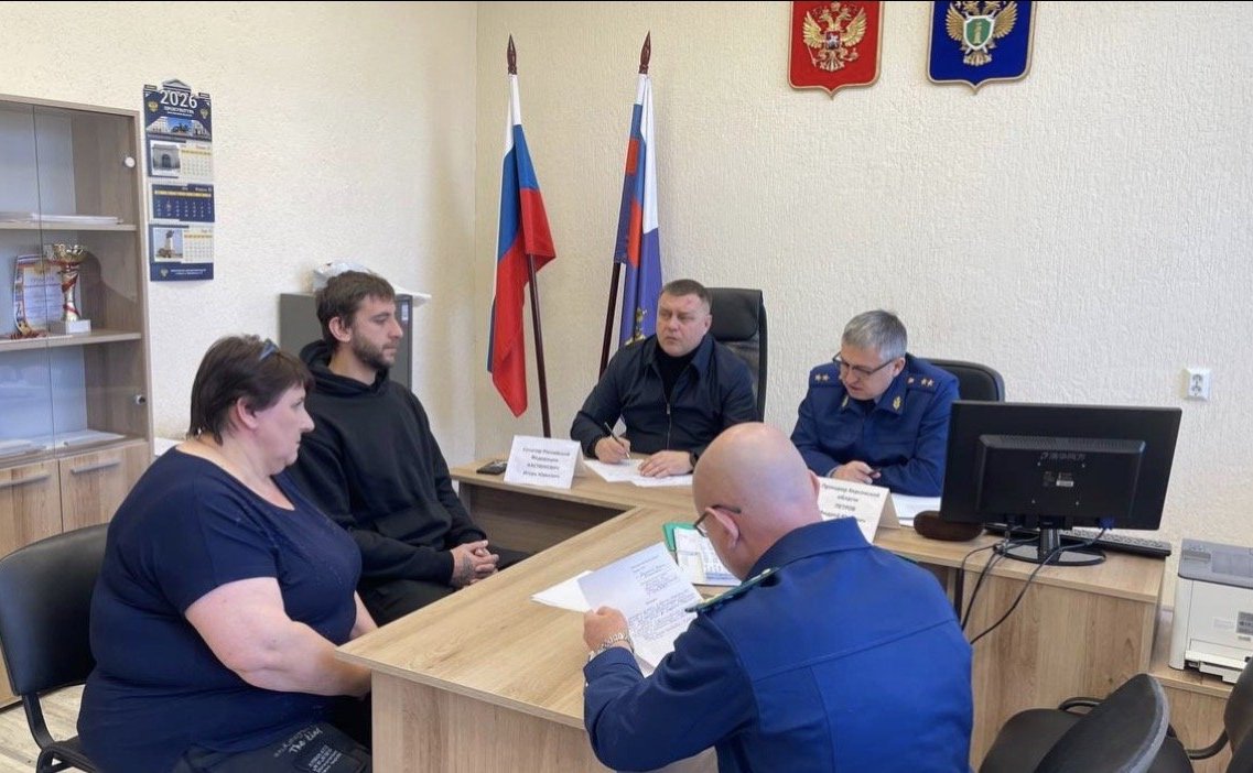 Игорь Кастюкевич и прокурор Херсонской области Андрей Петров провели выездной прием граждан