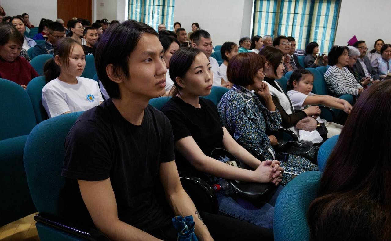 Баир Жамсуев принял участие в первом турнире Героя России Балдана Цыдыпова по бурятской народной игре «Шагай наадан», посвященный Году семьи в России