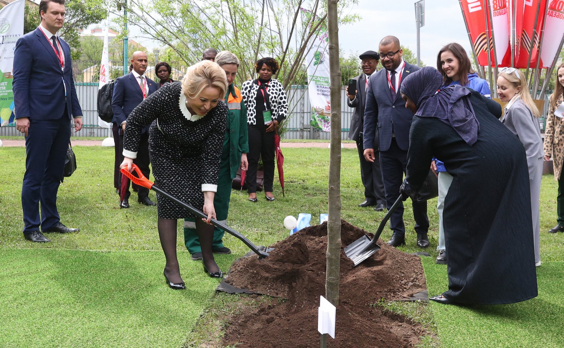 Церемония высадки деревьев в рамках проведения международной эколого-патриотической акции «Сад памяти», приуроченной к году Защитника Отечества