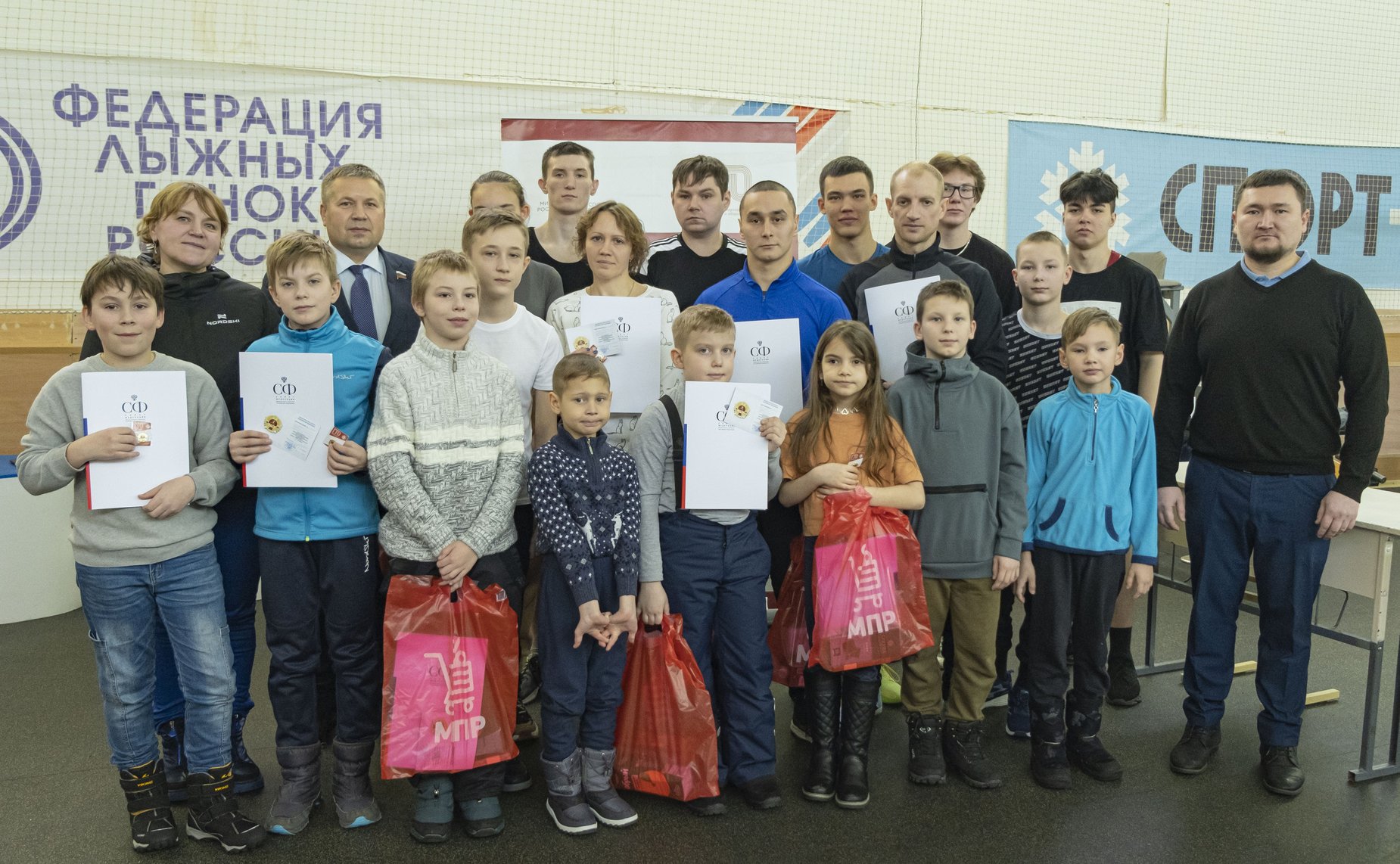 Денис Гусев в ходе поездки в регион принял участие в церемонии вручения знаков Всероссийского физкультурно-спортивного комплекса «Готов к труду и обороне»